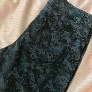 Baroque patterned Ankle zipper pants/slacks 2/25$
